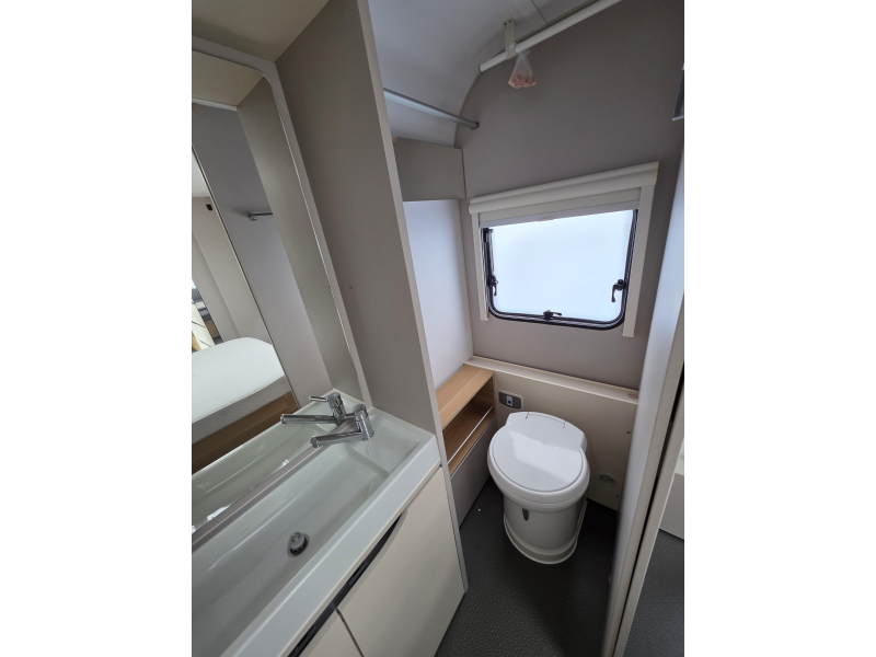 Adria Adora 613 UT Isabella voortent  foto: 12