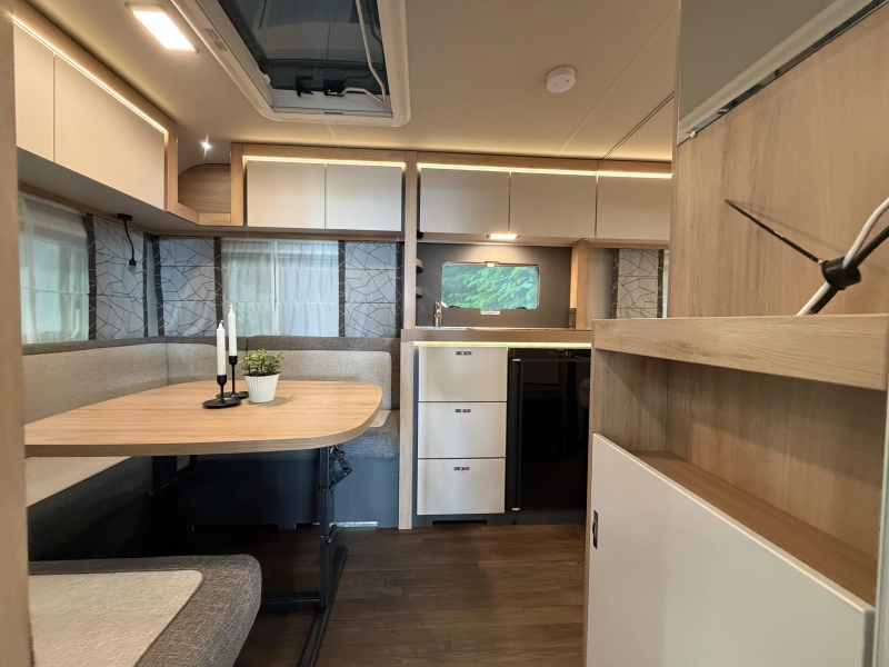 Knaus Sport 450 FU rondzit / fransbed  foto: 15