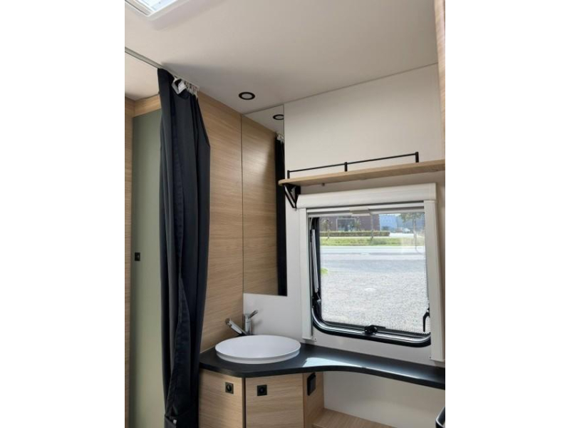 Caravelair Sport Line 455 Frans bed - Ruime rondzit  foto: 13