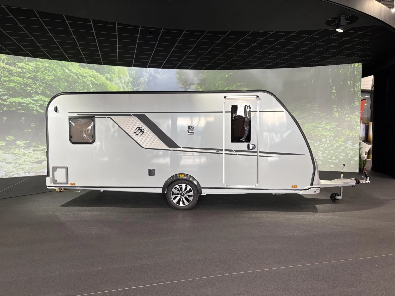 Knaus Sudwind Black Selection 500 PF kopkeuken / fransbed  foto: 2
