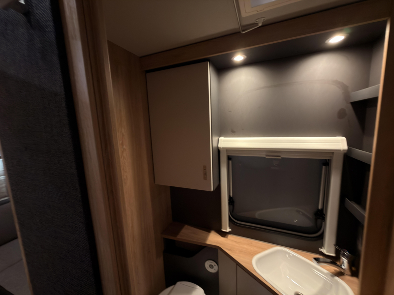 Knaus Sport Platinum 500 EU Platinum+vloer+1800KG  foto: 11