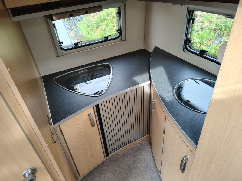 Kip Grey Line Special 44 EKL met doucheruimte  foto: 10
