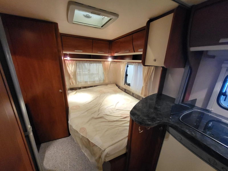 Chateau Calista 450 FHU mover, voortent  foto: 7