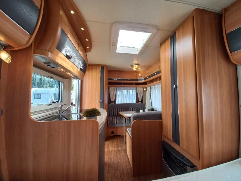Hobby De Luxe 400 SF voortent-fietsendrager  foto: 8