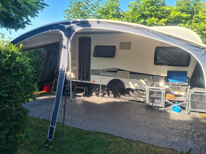 Hobby Excellent 490 KMF Unico voortent en luifel  foto: 19
