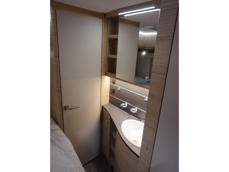 Fendt Bianco Activ 495 SFE MET MIDDEN-DWARS KEUKEN !  foto: 15