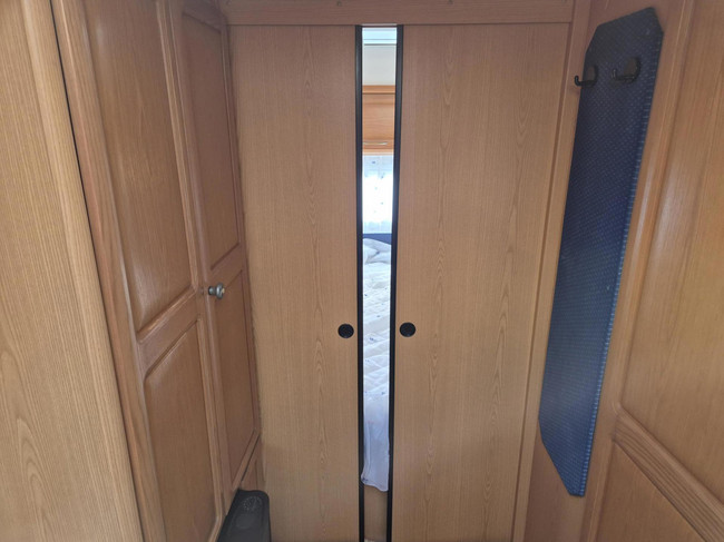 Hobby PRESTIGE 560 Kingsize Bed + Voortent Nw type 2e eig. foto: 17