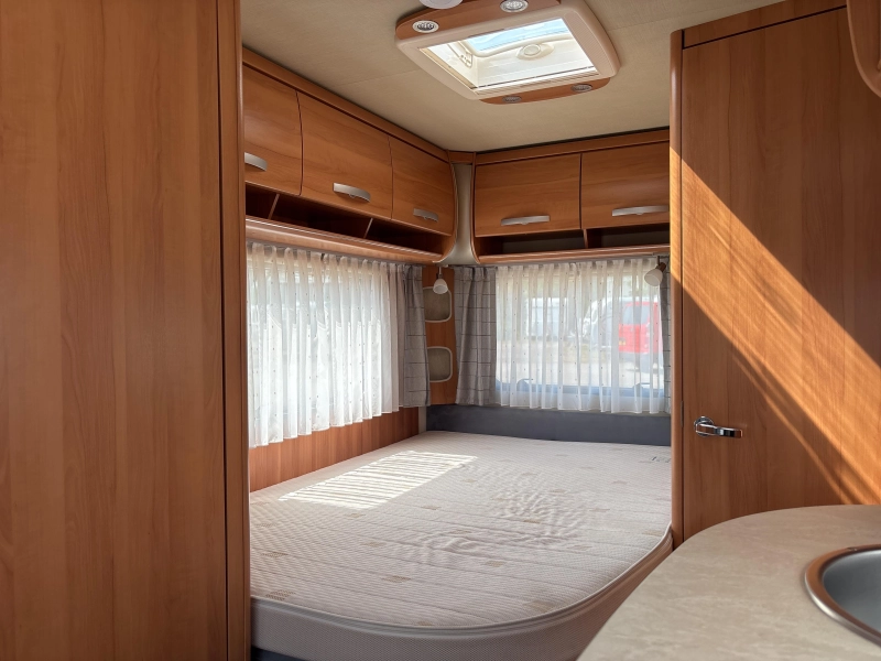 Eriba Nova Light 465 luifel mover hordeur  foto: 6