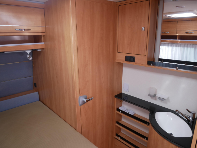 Dethleffs Camper 450 FL Mover, luifel, fietsrek  foto: 13