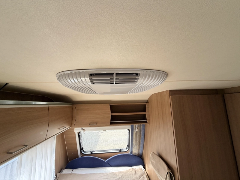Bürstner Averso Fifty 460 TS Airco! Mooie tent fr bed  foto: 7