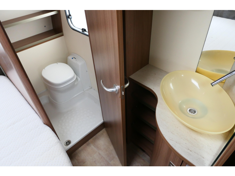 Bürstner Averso 460 TS mover, luifel en voortent  foto: 11