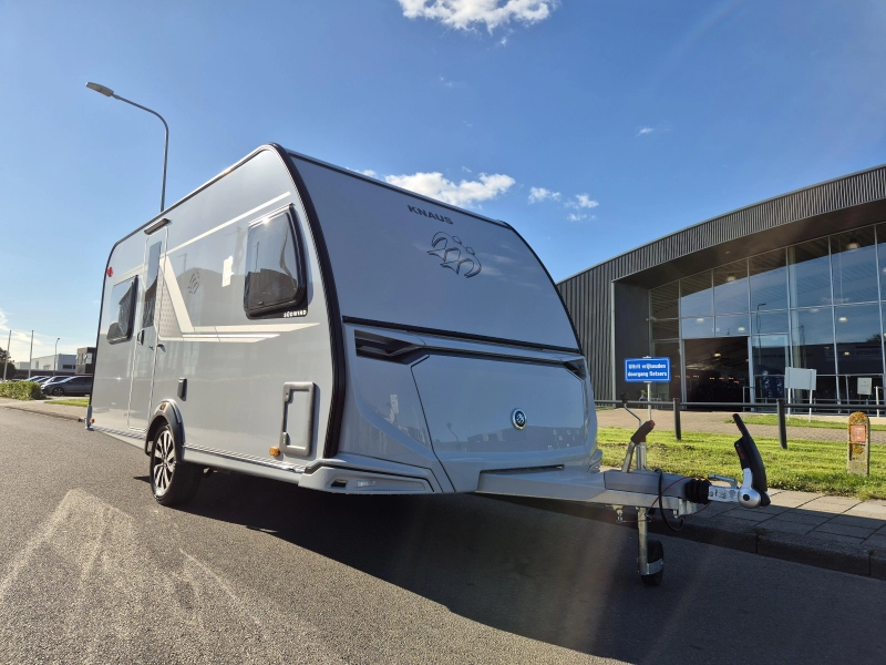 Knaus Sudwind Black Selection 450 FU 