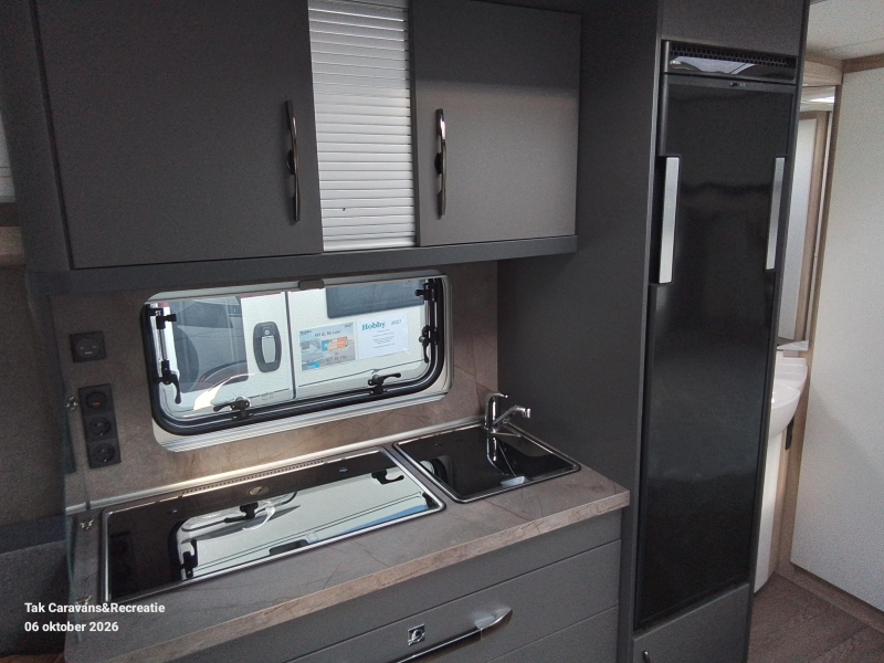 Hobby De Luxe 460 UFE Model 2027 frans bed 