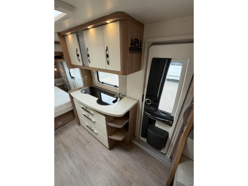Hobby De Luxe 540 UFF Incl. Mover en Airco  foto: 14