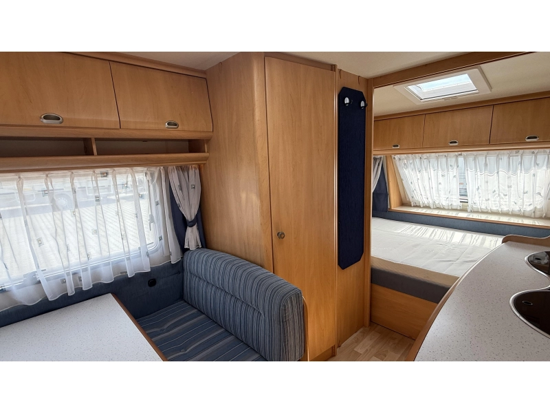Hobby De luxe Easy 440 SF dwars bed zit toilet  foto: 4