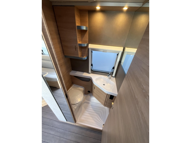 Knaus Sudwind Black Selection 460 EU ENKELE BEDDEN-DESIGN  foto: 14
