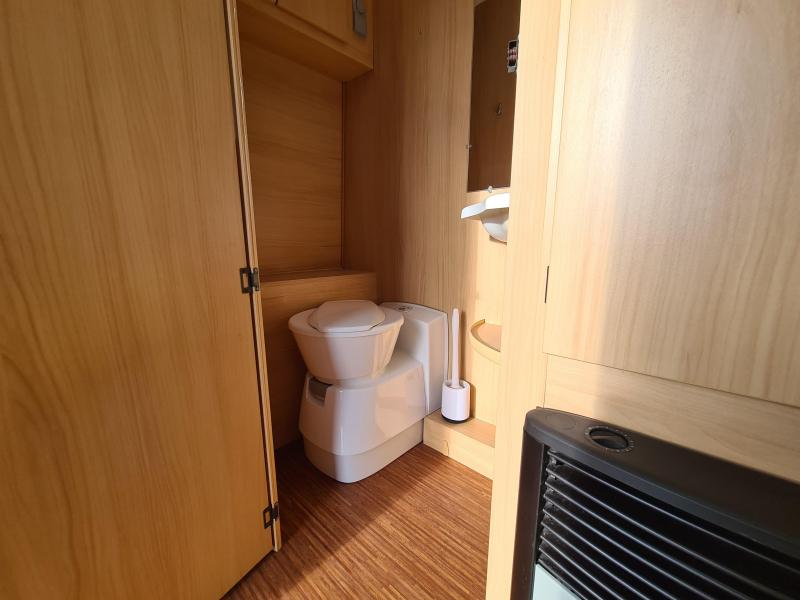LMC Viola 330 Incl. voortent  foto: 11