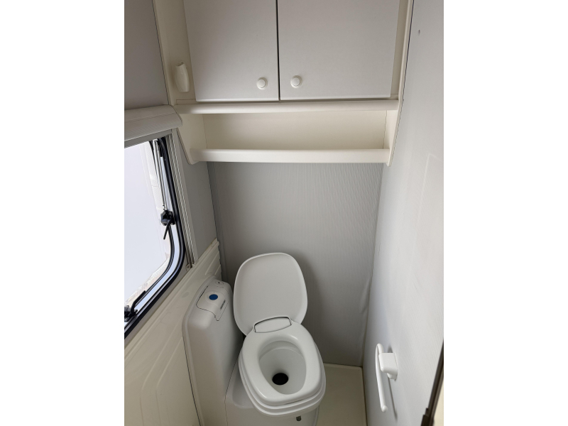 Knaus Sudwind 450 TF FRANSBED RONDZIT TENT  foto: 13
