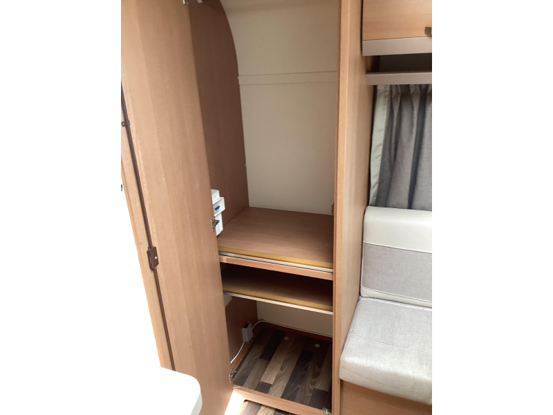 Knaus Sport 420 QD mover/voortent  foto: 16