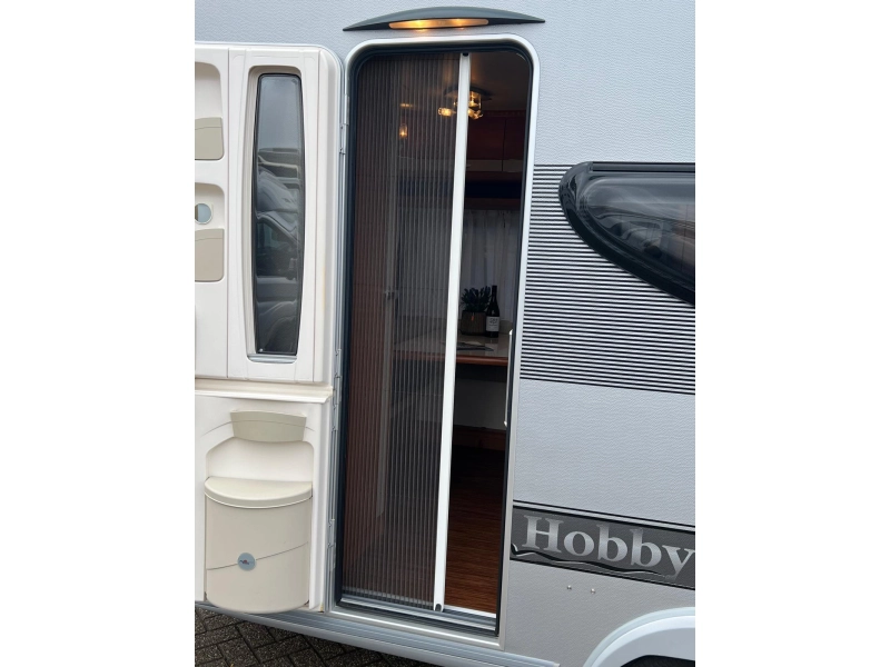 Hobby La Vita 400 SF Mover, Tent, Fietsenrek  foto: 10