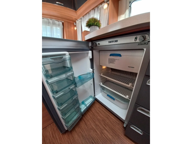Hobby De Luxe 400 SF voortent-fietsendrager  foto: 11