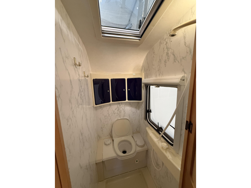 TEC Travel King 390 ATF TREINZIT VASTBED VOORTENT  foto: 15