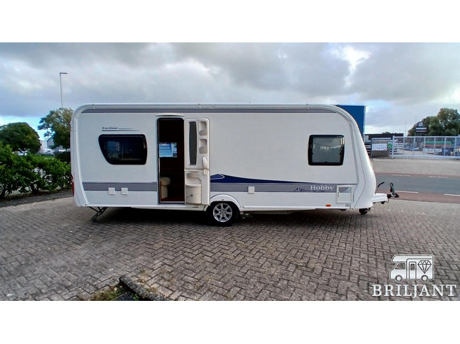 Hobby 560 UFE caravan fransbed/rondzit