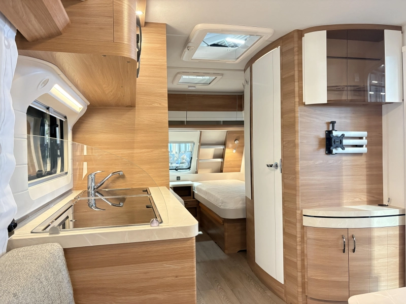 Hobby De Luxe 540 UL mover / luifel / fietsdr  foto: 13