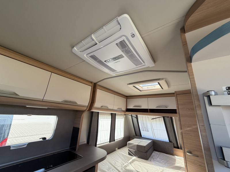 Knaus Sudwind Black Selection 450 FU dakairco / fransbed  foto: 7