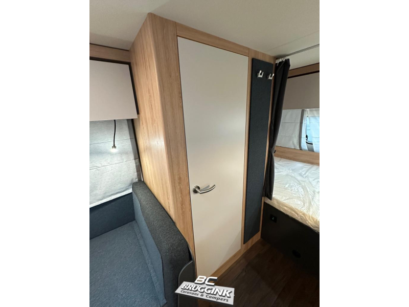 Knaus Sport 420 QD Dwars Bed 210 CM LANG!  foto: 10
