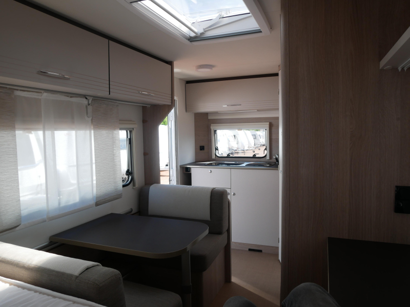 Bürstner Premio Life 425 TS Mover, voortent  foto: 13
