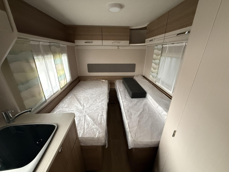 Dethleffs C'Joy 460 LE lengte bedden en mover  foto: 2