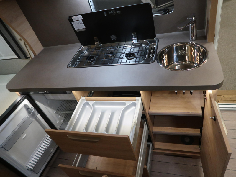 Knaus Sudwind Black Selection 420 QD COMPACT EN GROTE KEUKEN !  foto: 9