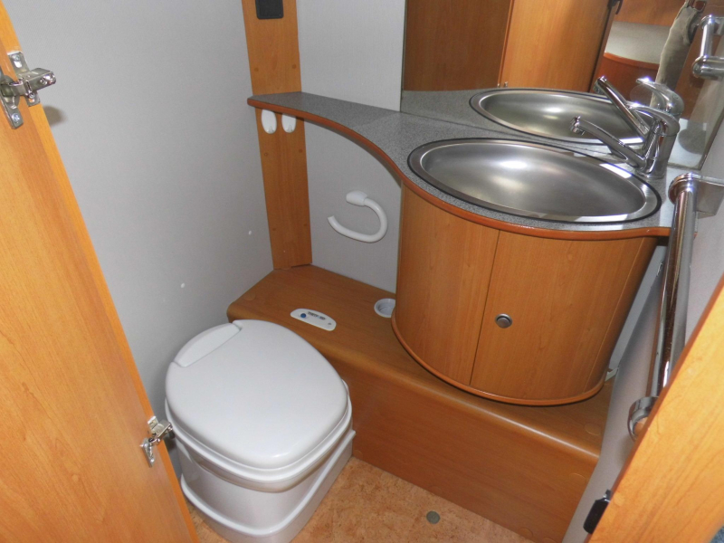 Dethleffs Lowlander 450 HK Mover, voortent.  foto: 4