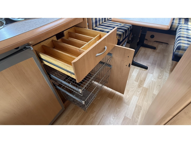 Hobby De luxe Easy 450 UF dwars bed rondzit toilet  foto: 10