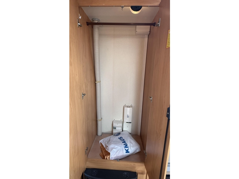 Hobby Excellent Easy 460 UFE frans bed rondzit toilet  foto: 9