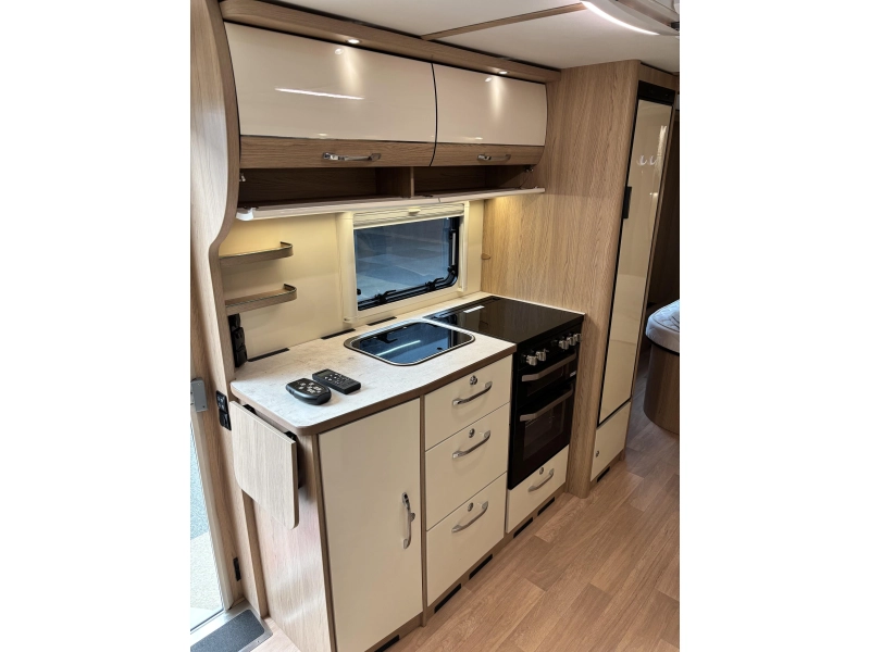 LMC Lord Brillant 690 Mover + Levelsysteem!  foto: 11