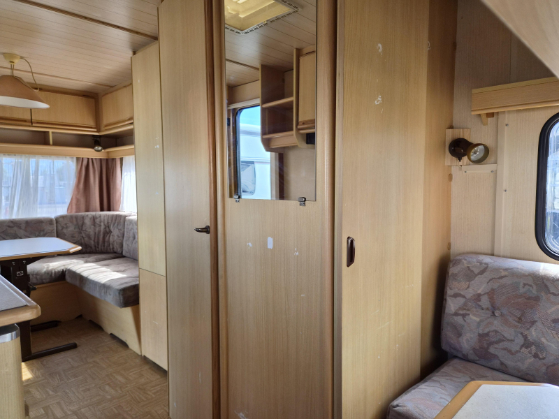 LMC Luxus 490 P Voortent - Klap bovenbed  foto: 14