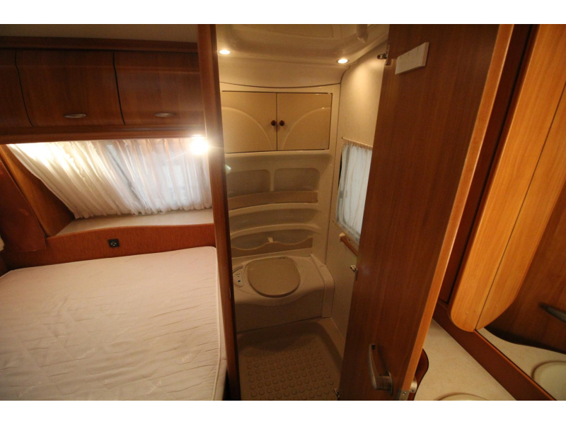 Hobby Excellent 460 UFE Mover Voortent Fietsenrek  foto: 18