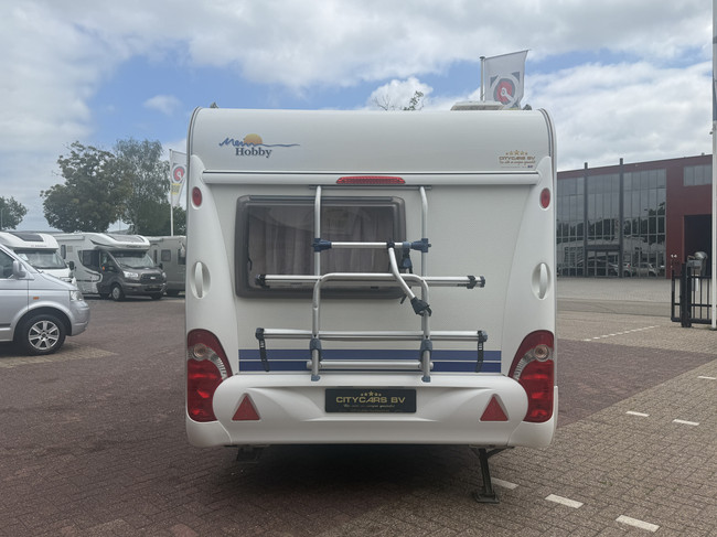 Hobby de luxe 400 SF dwarsbed 4 slaapplaatsen voortent mover hordeur kachel truma toilet foto: 3