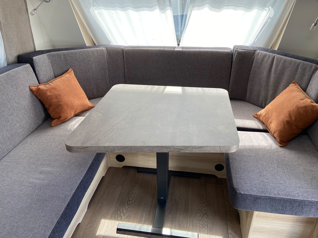 Hobby De Luxe 460 LU foto: 4