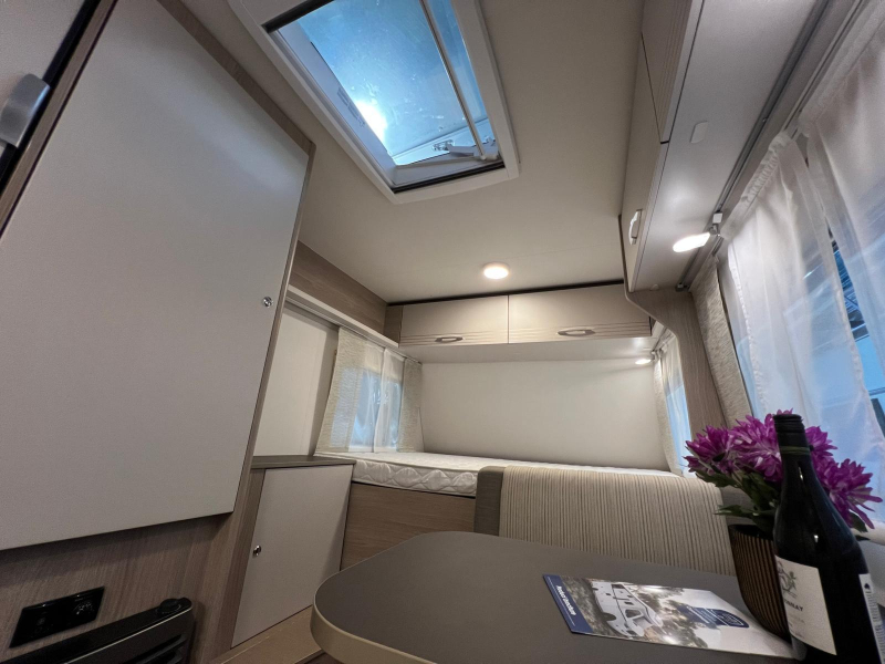 Bürstner Premio Life 425 TS mover, tent, luifel  foto: 16