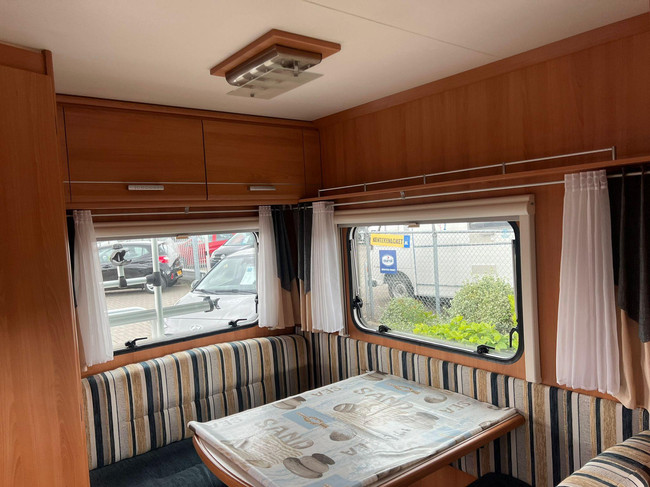 Caravelair Antares Luxe 390 Freeline | Fietsenrek | Dinette | Vastbed | Kachel | Koelkast | foto: 8