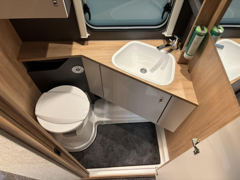 Knaus Sport 500 EU !! BED VAN 210CM LANG !!!  foto: 15