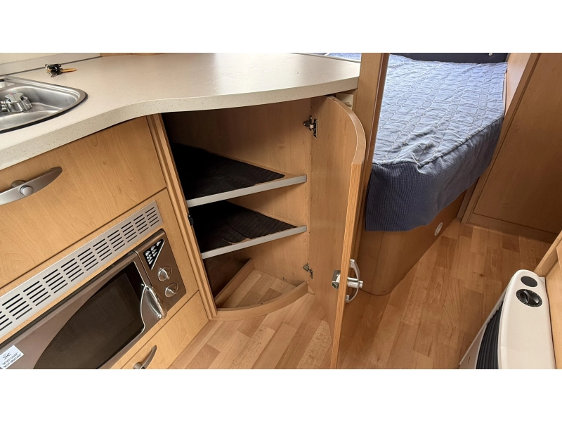 Knaus Sudwind 500 FU frans bed rondzit toilet  foto: 7