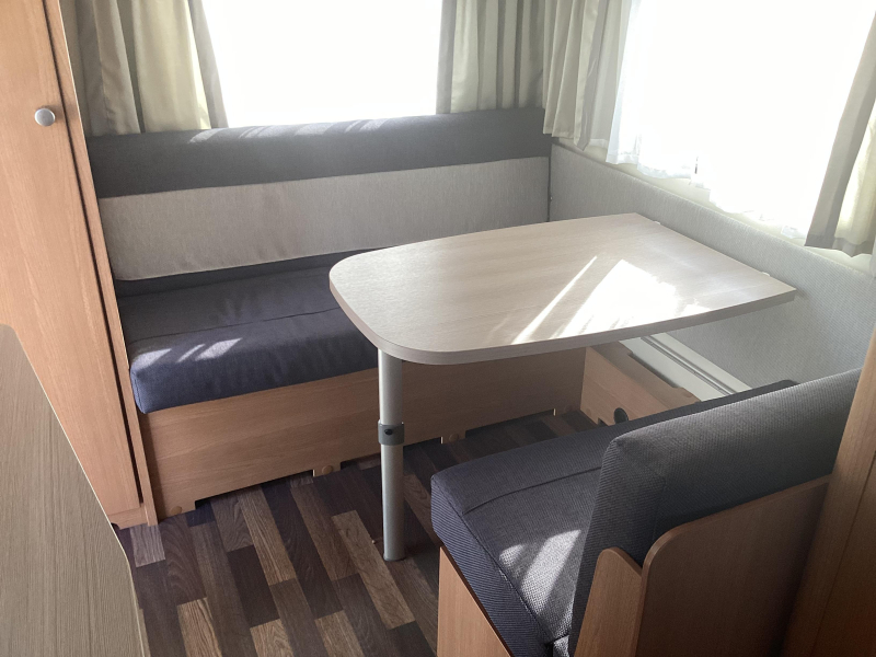 Knaus Sport 420 QD Unico luifel met voorwand 