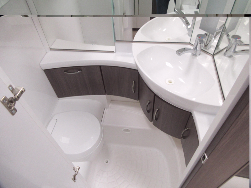 Hobby Prestige 560 UL RONDZIT HOGE KOELKAST  foto: 12