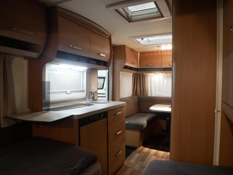Knaus Sport 460 EU Mover levelsysteem luifel  foto: 13