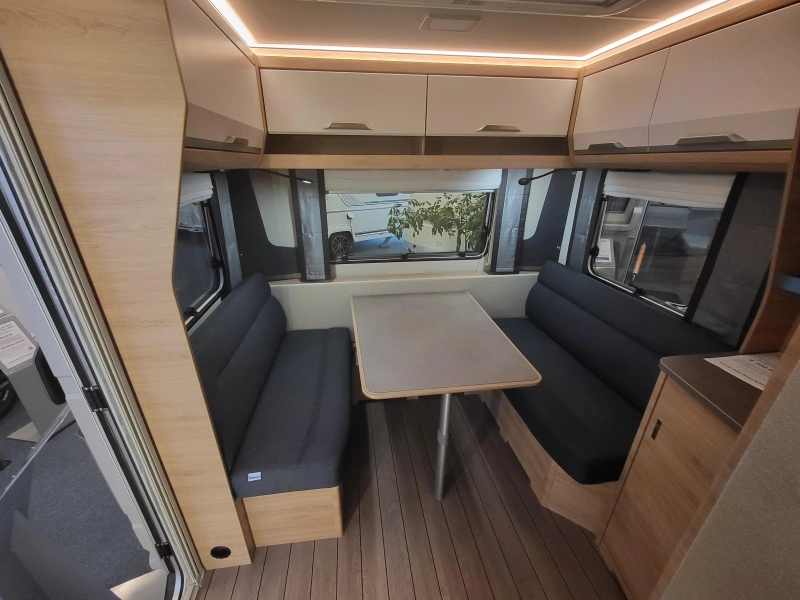 Knaus Sudwind Black Selection 460 EU mooi compleet af fabriek  foto: 11