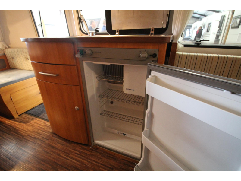 Eriba Touring Triton 430 GT Hefdak, Mover, Voortent  foto: 11